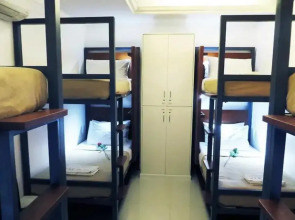 Townhouse OAK Makati Manila Near PNR Pasay Evangelista formerly VIP Suites