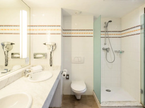 Hotel ILUNION Valencia 4