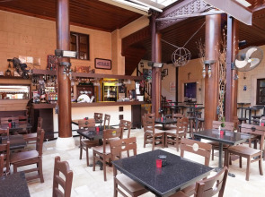 Cicerone Lodge Hotel