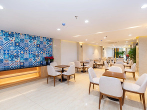 SAZI Resin Hotel - Free Nails/HairWash