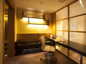 Lee Garden Service Apartment