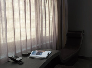 Roomers Frankfurt Central, Autograph Collection