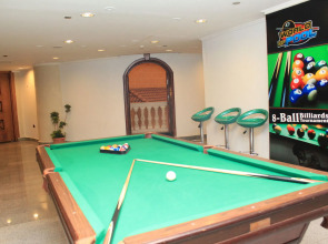 Cherry Maryski Hotel