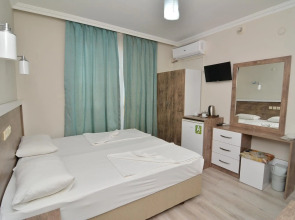 Cleopatra King Apart