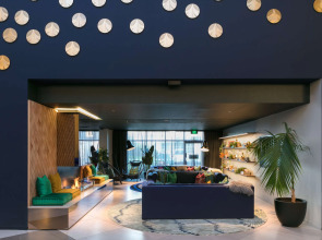 Отель Naumi Auckland Airport