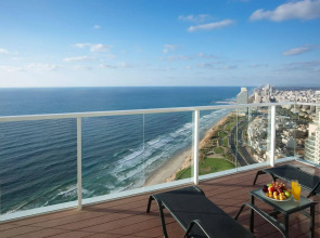 Island Luxurious Suites Hotel