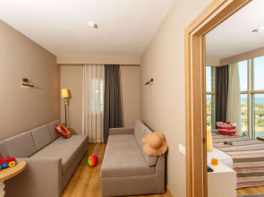 Sherwood Exclusive Lara