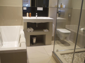 Whale Rock Luxury Lodge