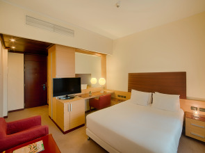 Отель NH Milano 2