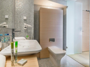 Sound Garden Hotel Airport