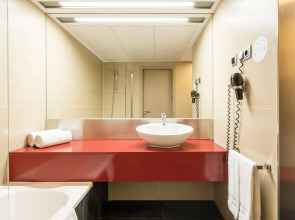 Отель ILUNION Barcelona