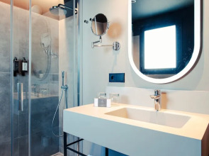 Casa Alhaja by Shiadu