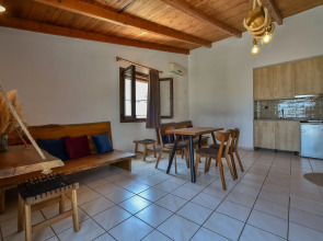 Iraklis Studios & Apartments