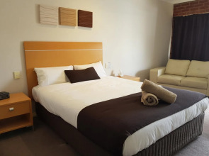 Golden Reef Motor Inn