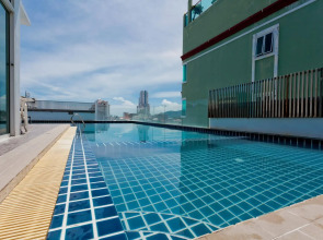 Hallo Patong Hotel & Restaurant