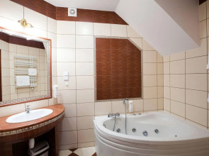 Hotel Dworek Tryumf Dąbrowscy Spółka Jawna