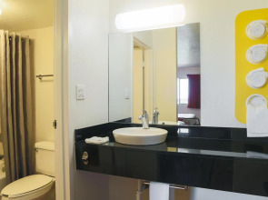 Motel 6 Cutler Bay, FL