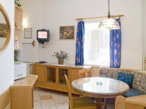 Alice Apartment House