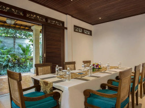 Отель Dwaraka The Royal Villas