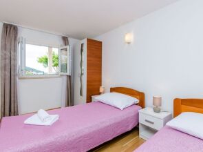 Apartments & Room Lino