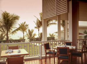 Sandy Beach Non Nuoc Resort