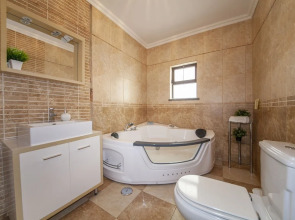 B17 - The Stunning Seaview Apartment