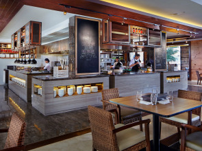 Courtyard By Marriott Bali Seminyak Resort