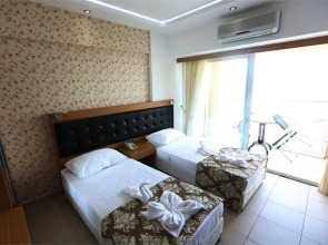 Aurasia SeaSide Hotel