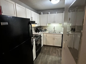 2 BR con patio por el centro comercial