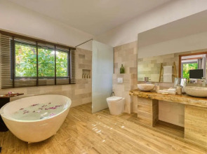 Kuredhivaru Resort & Spa Maldives