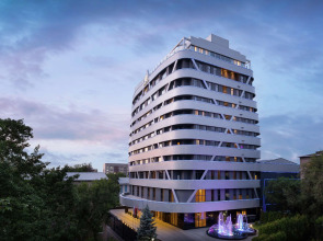 Отель DoubleTree by Hilton Almaty