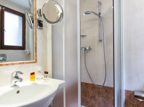 Hotel Ambassador Tre Rose