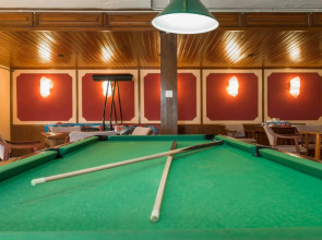 Vintage Hotel Mercedes