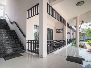 OYO 662 Malee Bunga Hotel