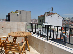 Chilloutlya Hostel&Bar