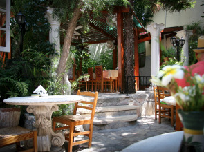 Kiniras Traditional Hotel & Restaurant
