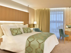 Maestral Resort & Casino