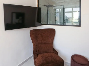 Shadow Pyramids View INN