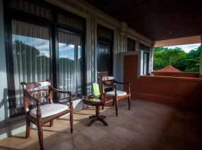 Отель Melasti Kuta Beach Hotel and Spa