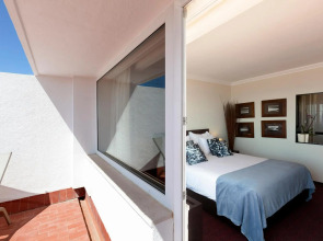 Carcavelos Beach Hotel
