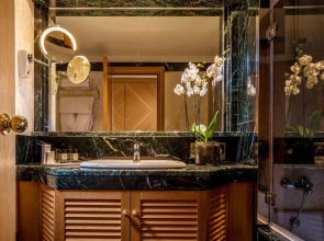 Отель Divani Caravel