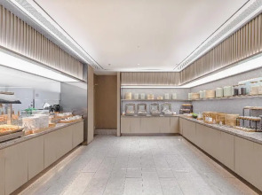 Ji Hotel (Shanghai Lujiabang Road Metro Station)