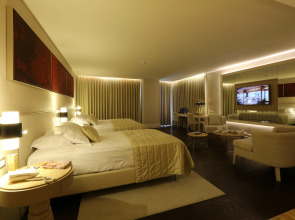 Charisma De Luxe Hotel