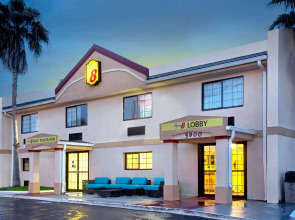 Super 8 by Wyndham Orlando International Drive
