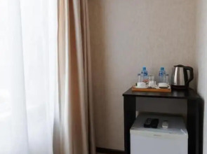 Отель Aura Plaza