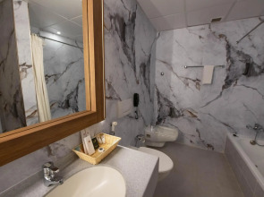 Отель Ramee Guestline Qurum