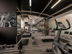 Broadway Hotel & Suites