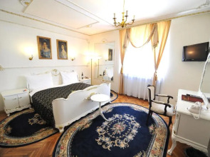 Queen's Astoria Design Hotel