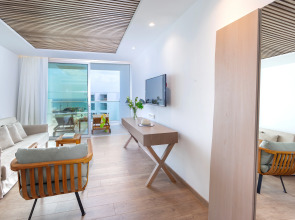 Limanaki Beach Hotel