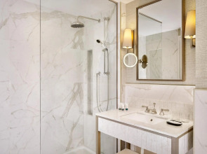 The College Green Hotel Dublin, Autograph Collection